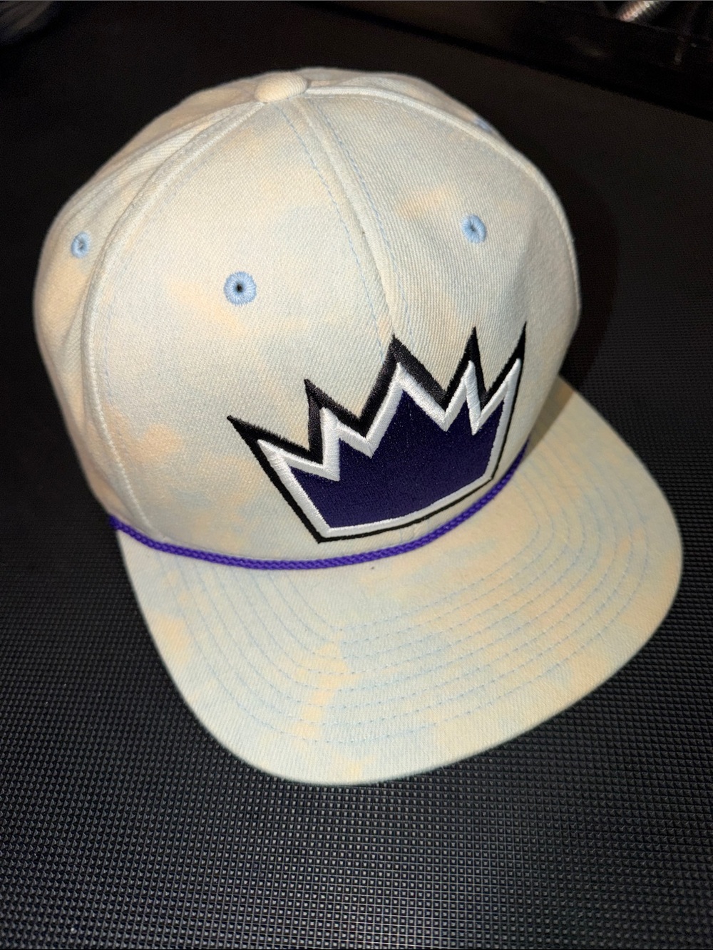 Mitchell & Ness Men’s Sacramento Kings Crown Hat